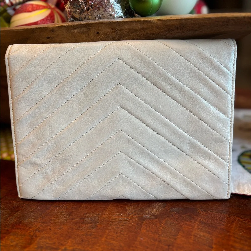 YSL Yves Saint Laurent Vintage
Clutch Off White Leather - Picture 2 of 9